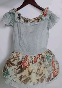 Han Ye Ben Se Floral Ruffled Sleeve Top