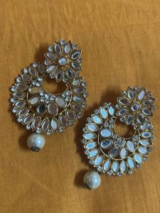 Elegant Kundan & Pearl Earrings