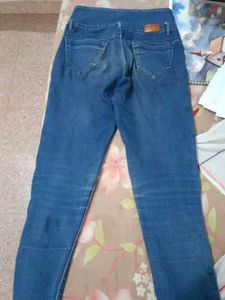 Cute Look ka Secret – Slim Fit Jeans Only ₹300