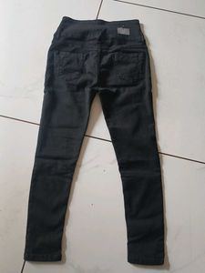 Black High-Waisted Jeans