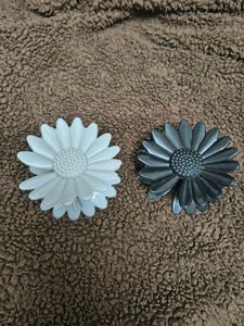 Daisy Hair Clips