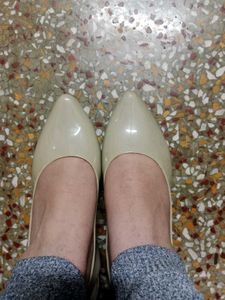 Elegant Beige Ballerinas