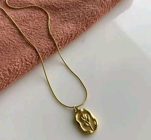 Gold Rose Neckchain