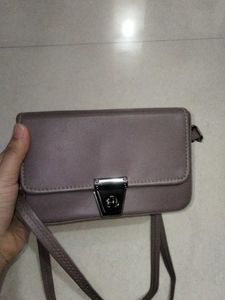 Stylish And minimal Shoulder/Hand Bag