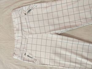 BRAND NEW WHITE JEGGINGS