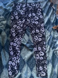 Black Floral Print Jegging Stretchable