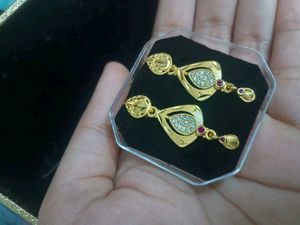 gold plated earings (artificial)
