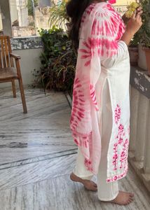 Beautiful White And Pink Kurta Set With Duppata🩷