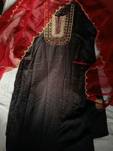 Black Suit With Maroon Duppatta