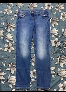 Old Navy Mid-Rise Wow Straight Jeans