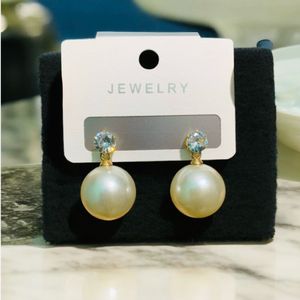 Pearl Drop Earrings white