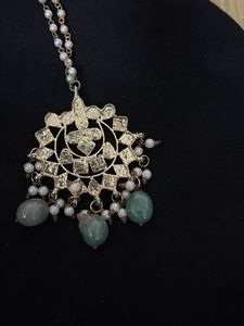 Kundan Elegant Maangtika