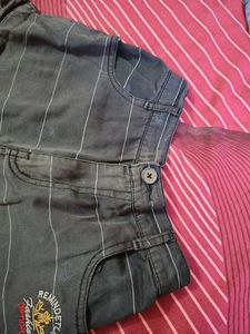 Boys Striped Shorts / Capri