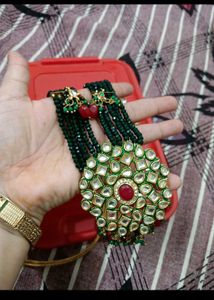 Elegant Kundan Necklace &amp; Earring Set