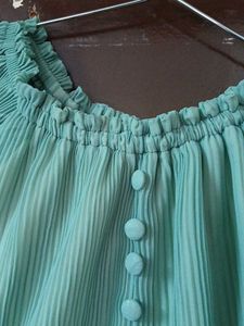 Elegant Pleated mint green Top 🤍