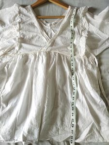 Beautiful White Top With Nice Lace Detailing