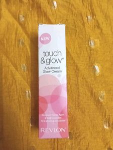 Touch &amp; Glow Revlon sunscreen ❤️