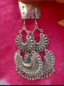 Earings And Nacklace