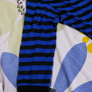 black and blue colour top with 3 black buttons on the shoulder, size =40