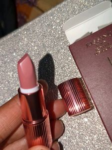 Charlotte Tilbury Kissing 90s Pink