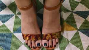 Maroon - Golden Toned Heel