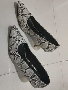 Pointed Heels Shoe
