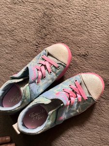 Twinkle Toes Sneakers - Size 7-8 Years