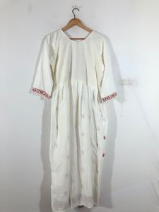 Off White Emboridered Kurta Set(Women’s)