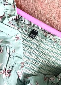 Floral Ruffle Top💫💋💥