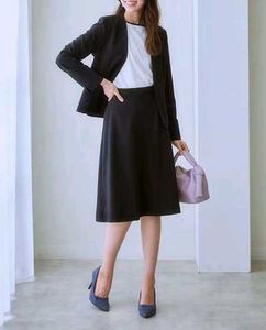 Chic Black Midi Skirt (Imported)