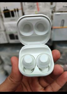 *Samsung GALAXY BUDS*