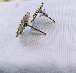 earring stud