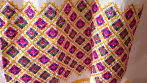 New Unused Rajasthani White Embroidered Kurta Set