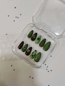 Forest Bloom – Handmade Press-On Nail Set
