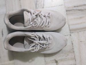 Nike Pink Sports Shoes