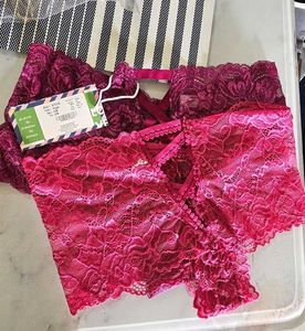 N-Gal Lacy Thong Fucia Colour, brand New