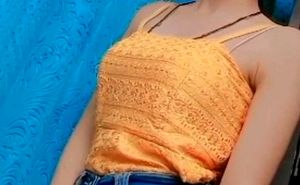 Sleeveless Golden Padded Top