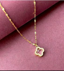 18k Gold Clover Pendant