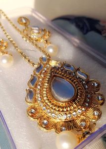 Gold-Tone Kundan Pendant Necklace