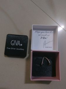 Giva Vanki Ring