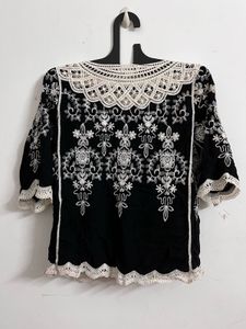 Embroidered Black Top🖤🤍