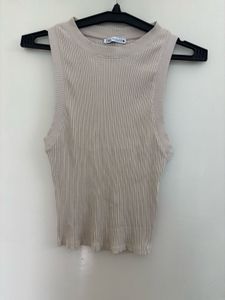 ZARA KNIT FITTED SOLID TOP