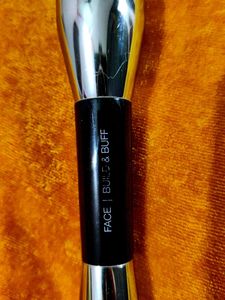 Huda Beauty Build And Buff Foundation Brush