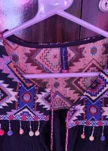 Women Cape Scrug In Black