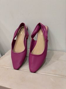 “Max” Solid Slingback Sandals (almost 🆕)