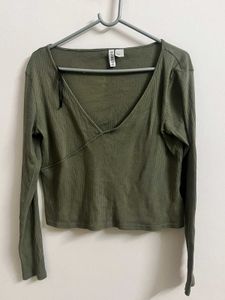 Olive Green Ribbed V-Neck Long Sleeve Crop Top – H