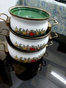 Vintage Enamelware Pot Set