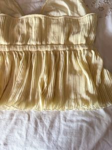 FOREVER 21 BEAUTIFUL PLEATED TOP
