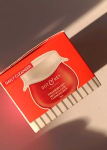 Dot &amp;key Strawberry Dew Melt Cleansing Balm