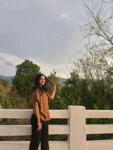 Selling: Brown oversized t-shirt – comfy, stylish